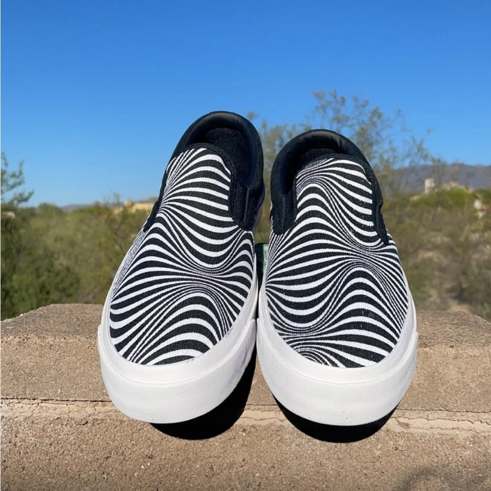 New Trippy Two Tone Psychedelic Converse One Star Slip On Sneakers - Picture 3 of 14
